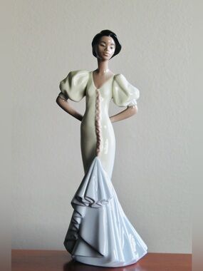 Lladro 6181 Velisa Porcelain Woman Figurine Black Legacy Collection
